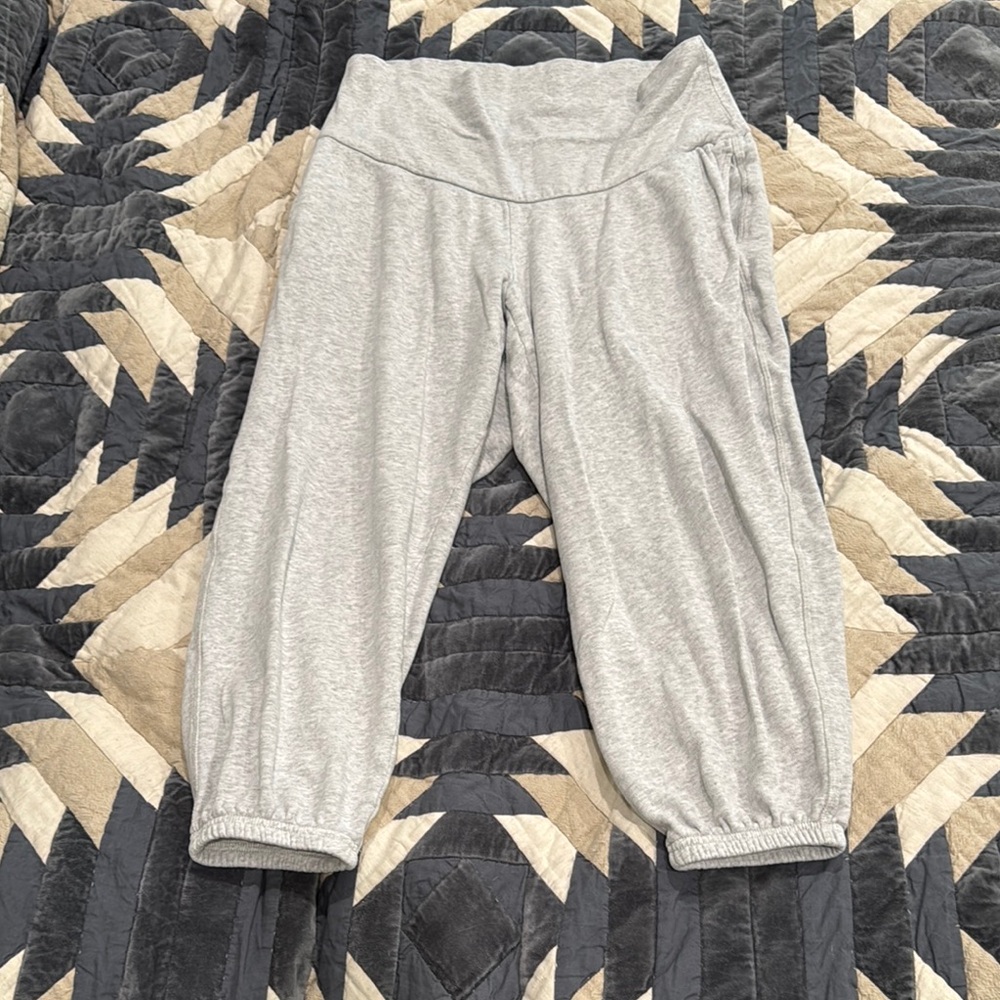 Old Navy MATERNITY Gray Sweatpants Calf Length and Front Pockets